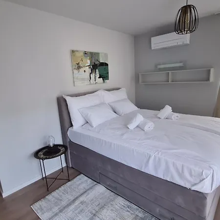 Val22,villa 200 M From With Pool And Fitness فيلة فونتانا